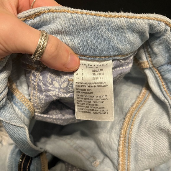 American Eagle Outfitters Light Blue Ripped Boyfriend Jeans - Picture 2 of 2